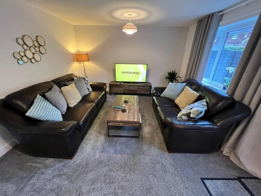 Very Comfy 3 Bed Town House Ashton-under-Lyne Екстериор снимка